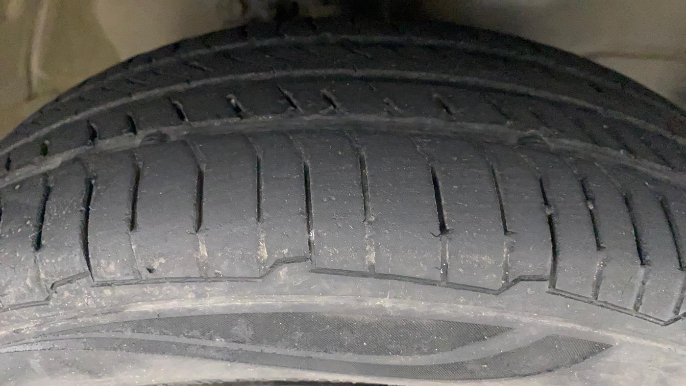 2013 Maruti Wagon R 1.0 VXI, Petrol, Manual, 69,202 km, Right Front Tyre Tread