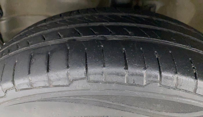 2013 Maruti Wagon R 1.0 VXI, Petrol, Manual, 69,202 km, Left Front Tyre Tread