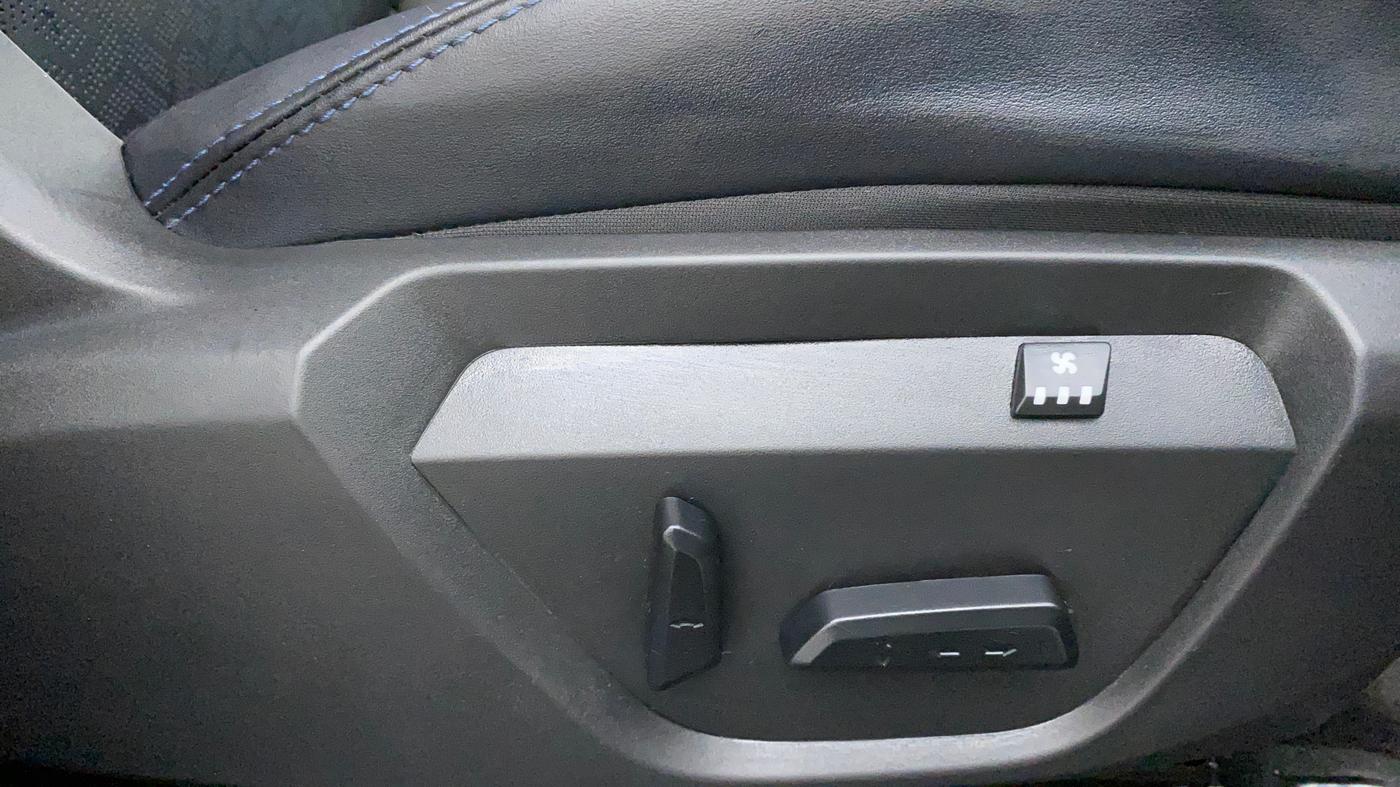 2022 Tata Safari XZA PLUS DARK EDITION, Diesel, Automatic, 11,104 km, Driver Side Adjustment Panel