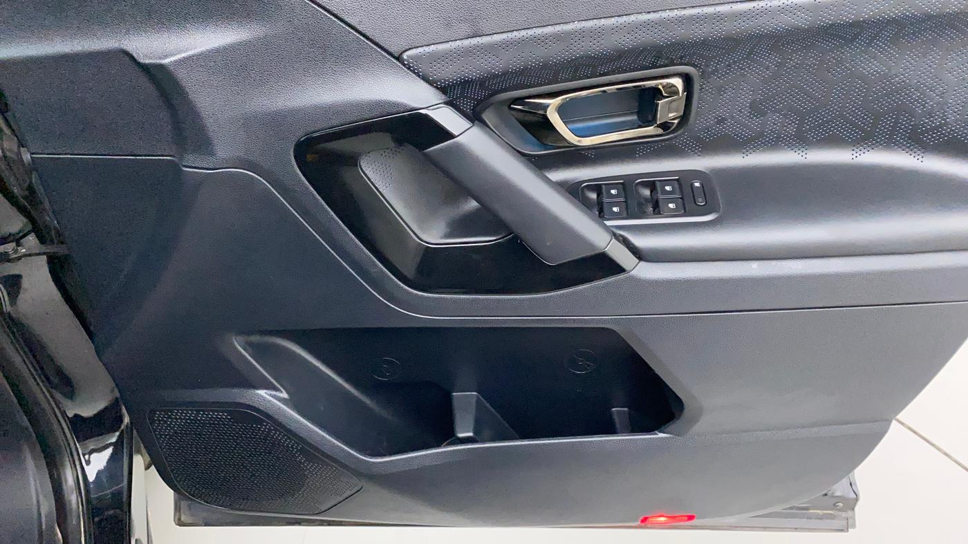 2022 Tata Safari XZA PLUS DARK EDITION, Diesel, Automatic, 11,104 km, Driver Side Door Panels Control