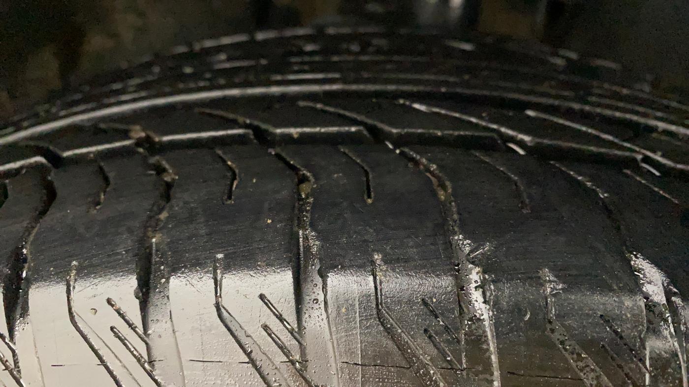 2022 Tata Safari XZA PLUS DARK EDITION, Diesel, Automatic, 11,104 km, Right Front Tyre Tread