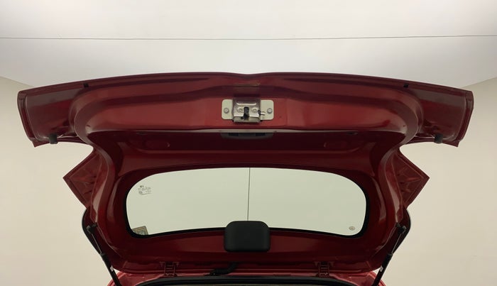 2017 Renault Kwid RXT 1.0 AMT (O), Petrol, Automatic, 58,140 km, Boot Door Open
