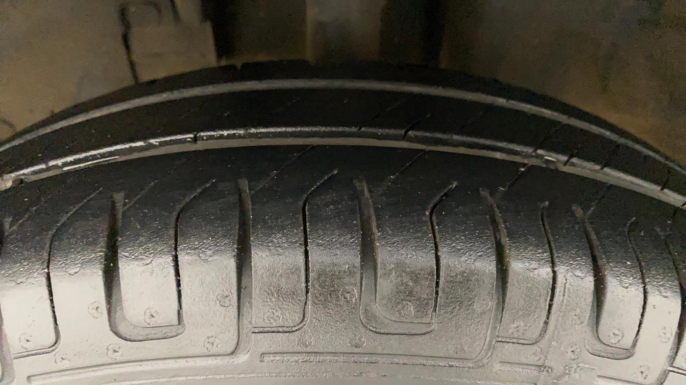 2017 Renault Kwid RXT 1.0 AMT (O), Petrol, Automatic, 58,140 km, Left Front Tyre Tread