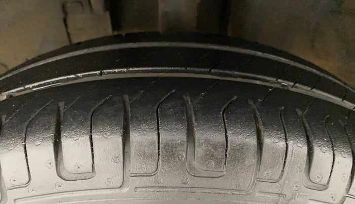 2017 Renault Kwid RXT 1.0 AMT (O), Petrol, Automatic, 58,140 km, Left Front Tyre Tread