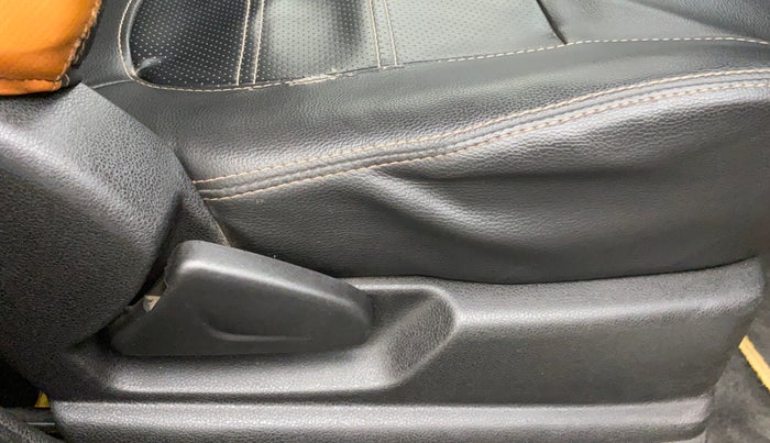 2017 Renault Kwid RXT 1.0 AMT (O), Petrol, Automatic, 58,140 km, Driver Side Adjustment Panel