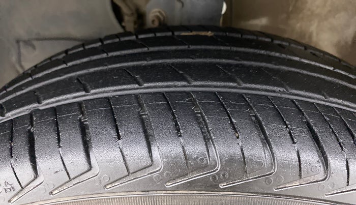 2021 Maruti New Wagon-R 1.0 Lxi (o) cng, CNG, Manual, 30,766 km, Left Front Tyre Tread