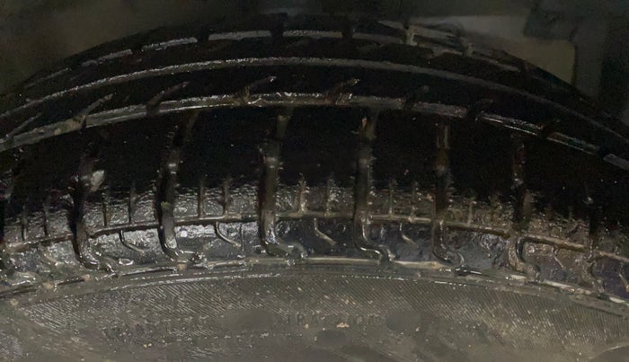 2015 Maruti Swift VDI, Diesel, Manual, 79,135 km, Right Front Tyre Tread