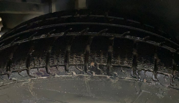 2015 Maruti Swift VDI, Diesel, Manual, 79,135 km, Right Rear Tyre Tread