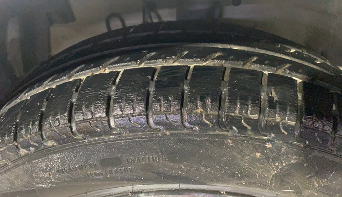 2015 Maruti Swift VDI, Diesel, Manual, 79,135 km, Left Front Tyre Tread