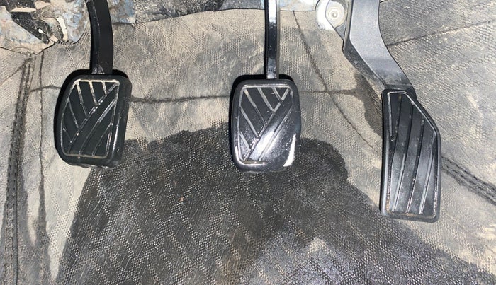 2015 Maruti Swift VDI, Diesel, Manual, 79,135 km, Pedals