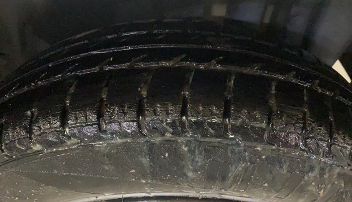 2015 Maruti Swift VDI, Diesel, Manual, 79,135 km, Left Rear Tyre Tread