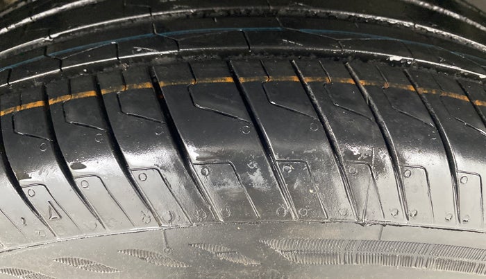 2017 Ford Ecosport TREND+ 1.0L ECOBOOST, Petrol, Manual, 61,960 km, Right Front Tyre Tread