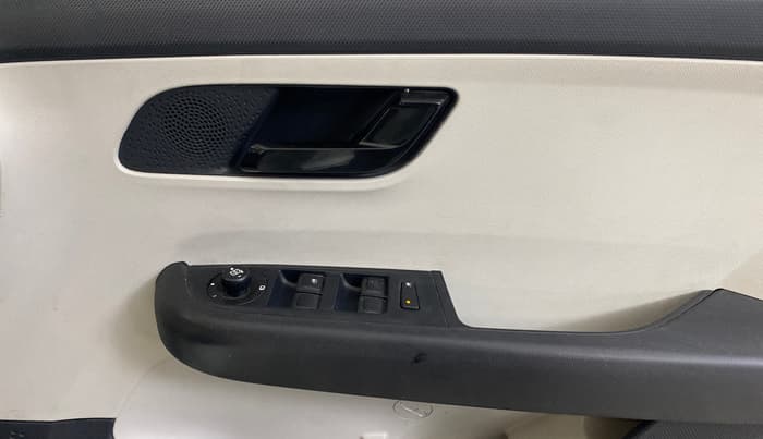 2023 Tata ALTROZ XM PETROL, Petrol, Manual, 17,053 km, Driver Side Door Panels Control