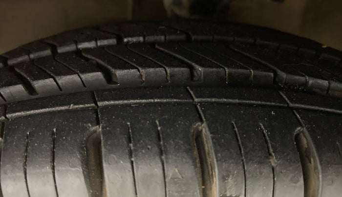 2010 Hyundai i10 SPORTZ 1.2, Petrol, Manual, 95,490 km, Left Front Tyre Tread