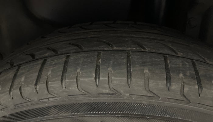 2015 Maruti Swift Dzire VXI, Petrol, Manual, 51,668 km, Left Rear Tyre Tread