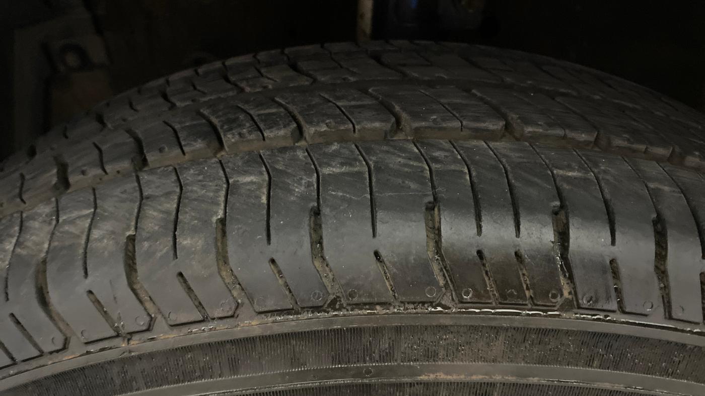 2015 Maruti Swift Dzire VXI, Petrol, Manual, 51,668 km, Left Front Tyre Tread