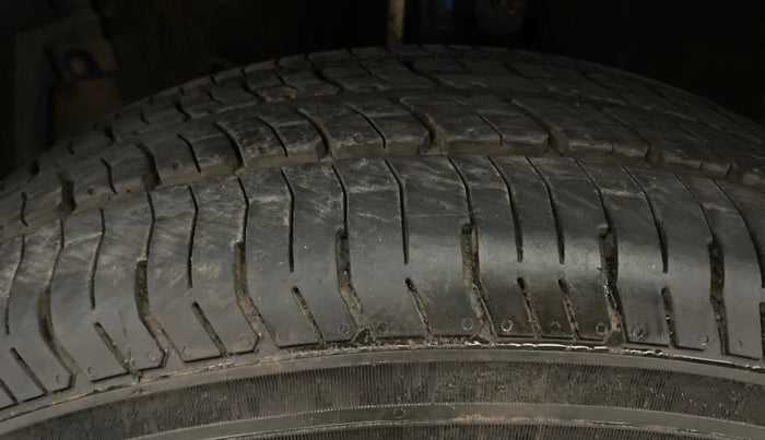 2015 Maruti Swift Dzire VXI, Petrol, Manual, 51,668 km, Left Front Tyre Tread