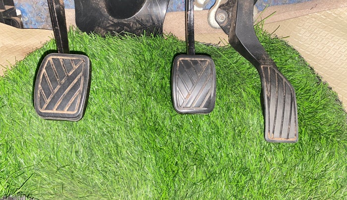 2015 Maruti Swift Dzire VXI, Petrol, Manual, 51,668 km, Pedals