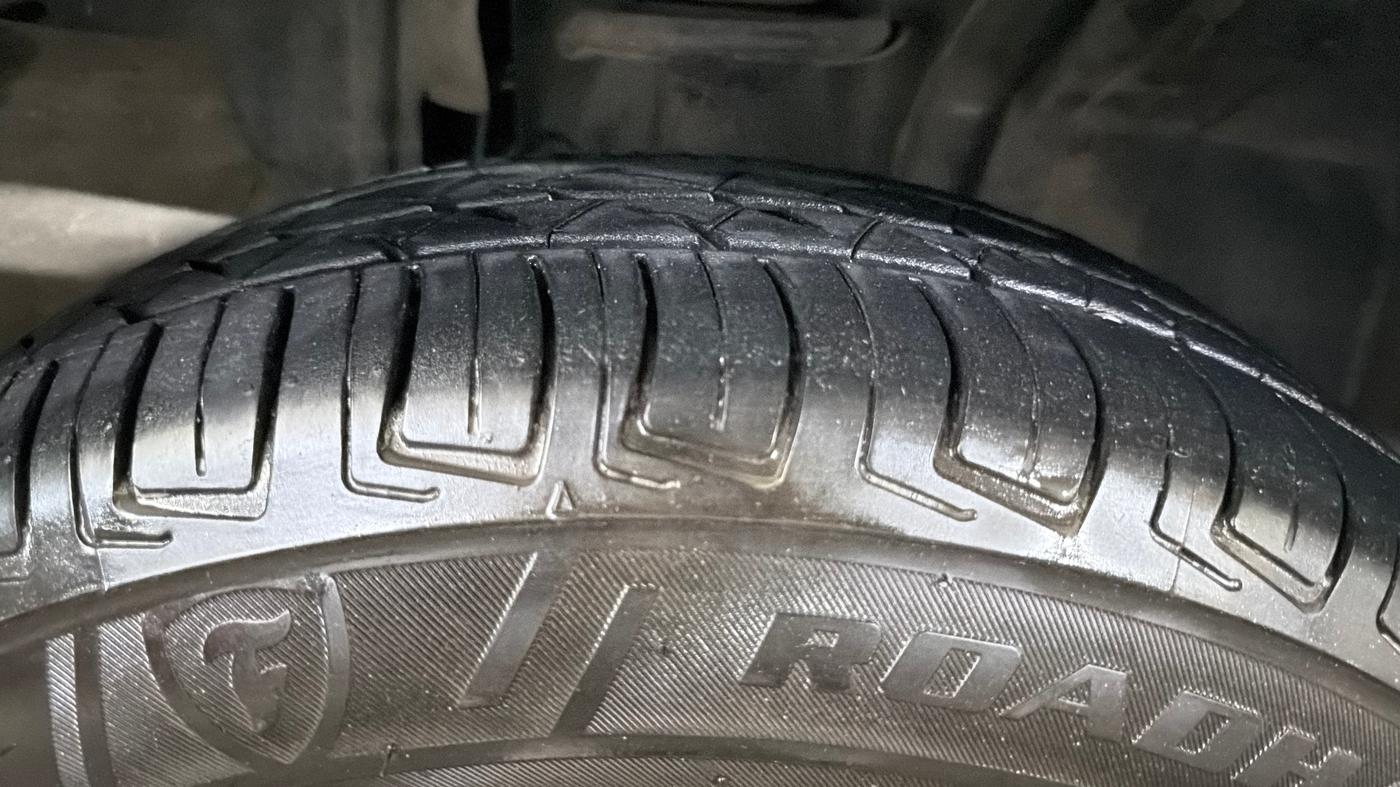 2022 Renault TRIBER RXT, Petrol, Manual, 72,957 km, Right Front Tyre Tread