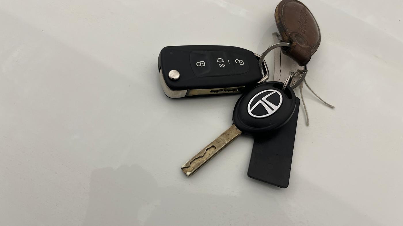 2021 Tata NEXON XM PETROL, Petrol, Manual, 52,462 km, Key Close Up