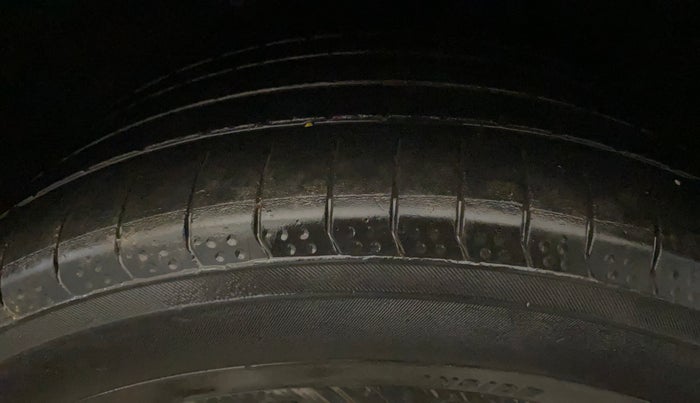 2019 Ford Ecosport TITANIUM 1.5L DIESEL, Diesel, Manual, 1,35,058 km, Left Rear Tyre Tread