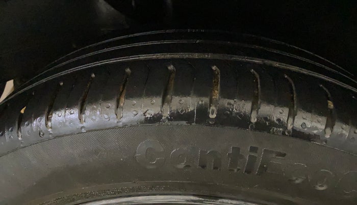 2019 Ford Ecosport TITANIUM 1.5L DIESEL, Diesel, Manual, 1,35,058 km, Right Rear Tyre Tread