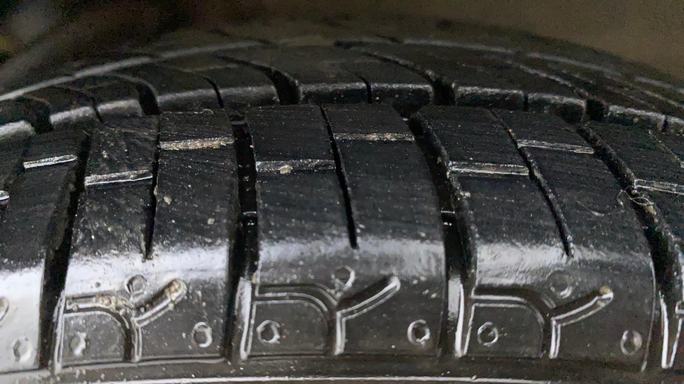 2011 Maruti Alto K10 VXI, Petrol, Manual, 92,835 km, Right Front Tyre Tread
