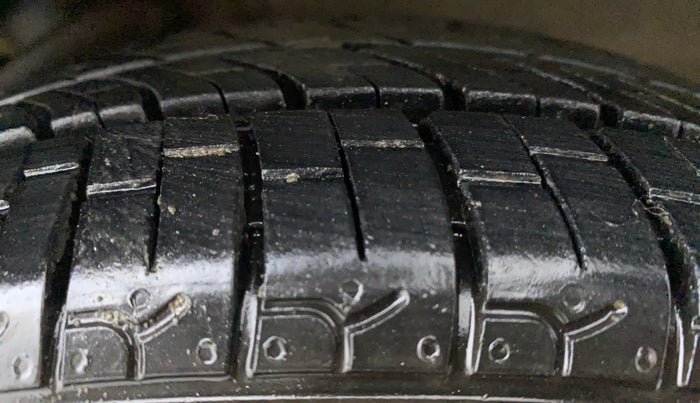2011 Maruti Alto K10 VXI, Petrol, Manual, 92,835 km, Right Front Tyre Tread