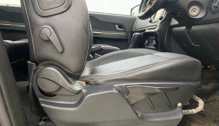 2018 Tata Hexa XTA 4X2 7 STR, Diesel, Automatic, 87,989 km, Driver Side Adjustment Panel