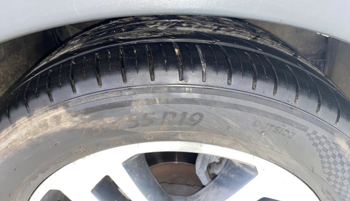 2018 Tata Hexa XTA 4X2 7 STR, Diesel, Automatic, 87,989 km, Right Front Tyre Tread