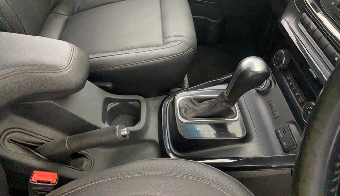 2018 Tata Hexa XTA 4X2 7 STR, Diesel, Automatic, 87,989 km, Gear Lever