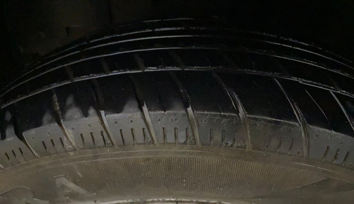 2015 Renault Kwid RXT 0.8, Petrol, Manual, 29,447 km, Left Front Tyre Tread