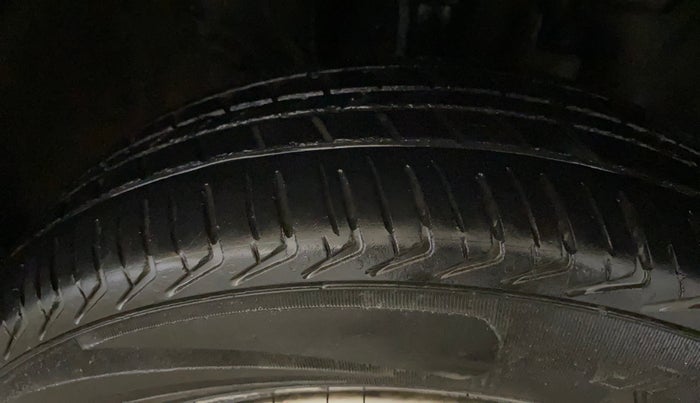 2015 Renault Kwid RXT 0.8, Petrol, Manual, 29,447 km, Right Front Tyre Tread