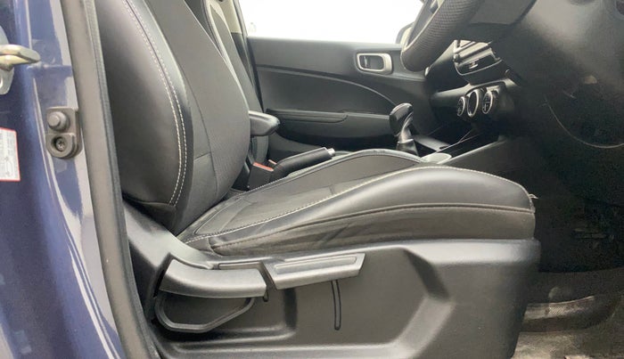 2019 Hyundai VENUE SX(O) 1.4 CRDI, Diesel, Manual, 1,03,785 km, Driver Side Adjustment Panel