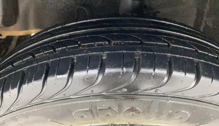 2013 Chevrolet Beat LS PETROL, Petrol, Manual, 89,846 km, Left Front Tyre Tread