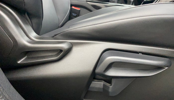 2022 Tata NEXON XZ PLUS (O) PETROL DARK EDITION, Petrol, Manual, 16,456 km, Driver Side Adjustment Panel