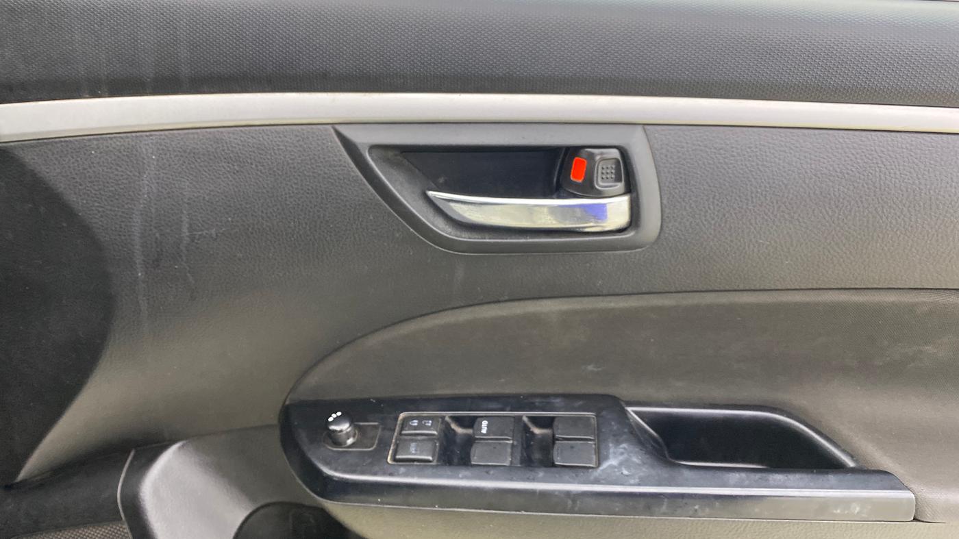2013 Maruti Swift VXI, Petrol, Manual, 82,819 km, Driver Side Door Panels Control