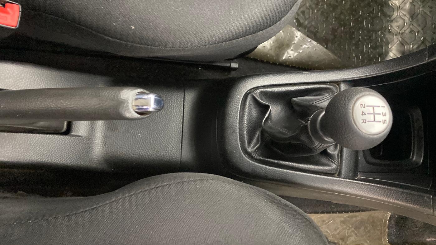 2013 Maruti Swift VXI, Petrol, Manual, 82,819 km, Gear Lever