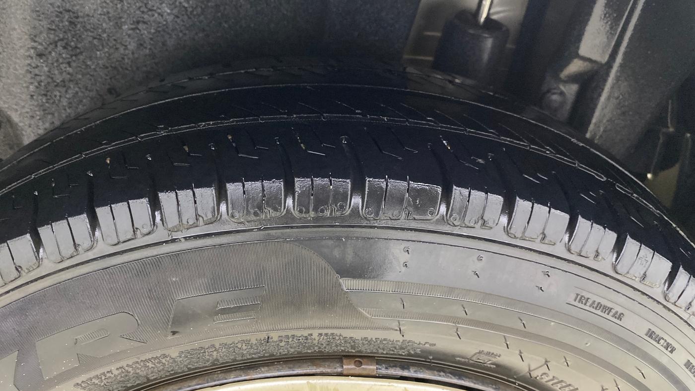 2013 Maruti Swift VXI, Petrol, Manual, 82,819 km, Left Rear Tyre Tread