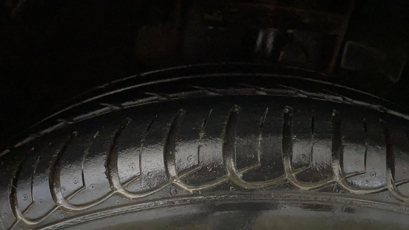 2017 Tata Tiago XT PETROL, Petrol, Manual, 32,566 km, Right Front Tyre Tread