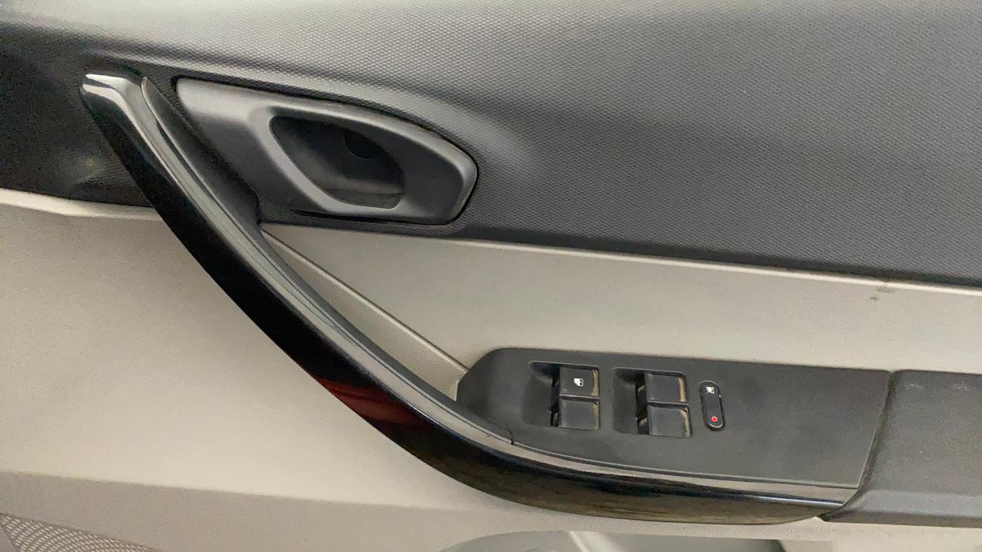 2017 Tata Tiago XT PETROL, Petrol, Manual, 32,566 km, Driver Side Door Panels Control