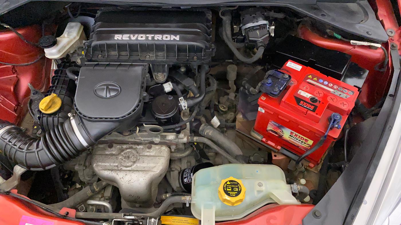 2017 Tata Tiago XT PETROL, Petrol, Manual, 32,566 km, Engine View - Left