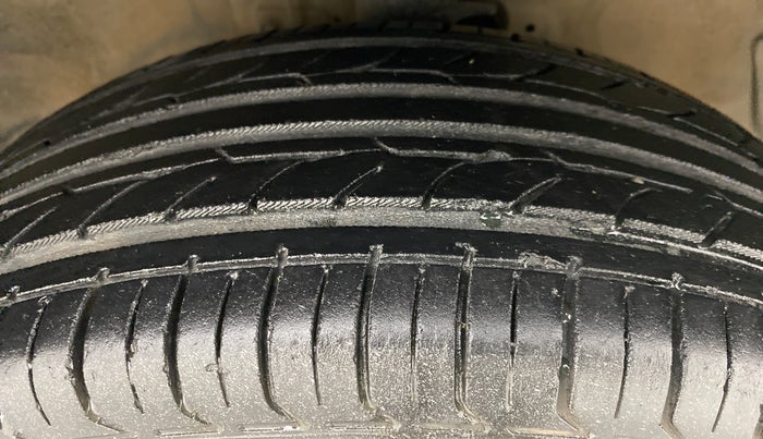 2011 Hyundai i20 MAGNA O 1.2, Petrol, Manual, 65,658 km, Right Front Tyre Tread