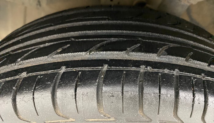 2011 Hyundai i20 MAGNA O 1.2, Petrol, Manual, 65,658 km, Left Front Tyre Tread