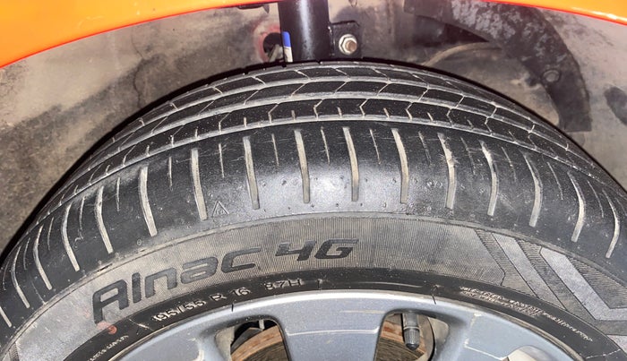 2018 Maruti Baleno ZETA PETROL 1.2, Petrol, Manual, 17,598 km, Right Front Tyre Tread