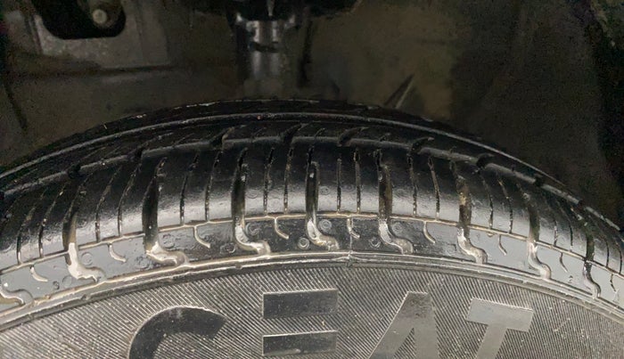 2018 Hyundai NEW SANTRO MAGNA CNG, CNG, Manual, 88,278 km, Left Front Tyre Tread