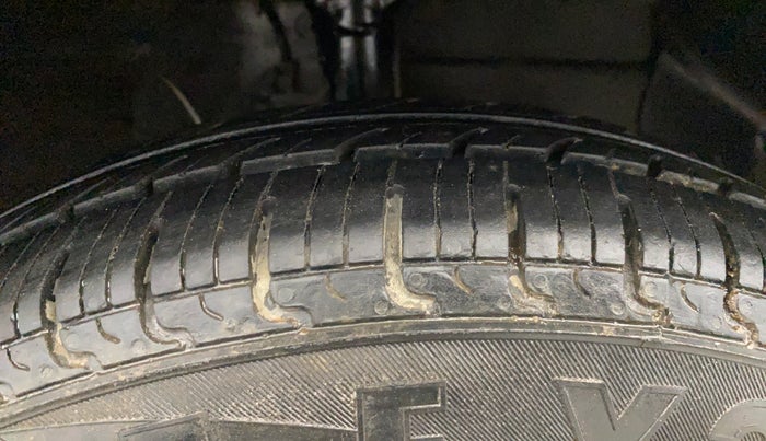 2018 Hyundai NEW SANTRO MAGNA CNG, CNG, Manual, 88,278 km, Right Front Tyre Tread