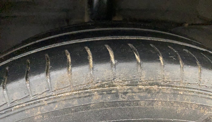 2018 Hyundai NEW SANTRO MAGNA CNG, CNG, Manual, 88,278 km, Right Rear Tyre Tread