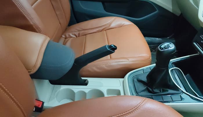 2023 Skoda SLAVIA Ambition 1.5L TSI, Petrol, Manual, 21,799 km, Gear Lever