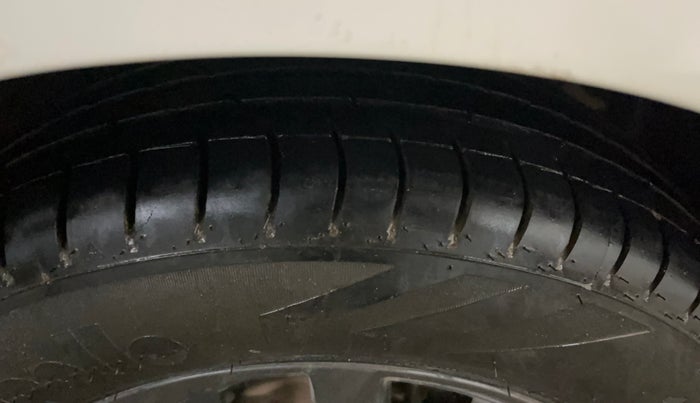 2022 Hyundai GRAND I10 NIOS SPORTZ 1.2 KAPPA VTVT CNG, CNG, Manual, 77,979 km, Right Front Tyre Tread